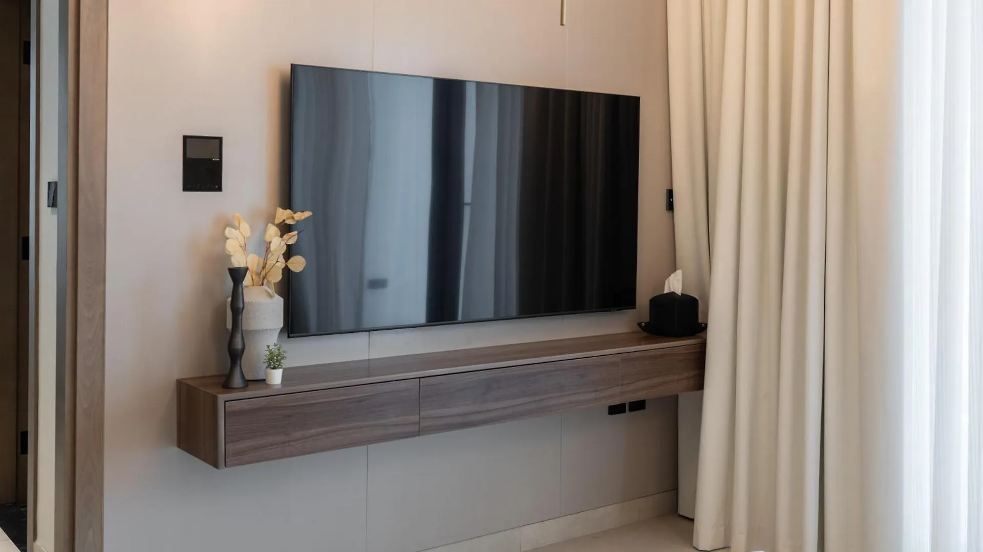 Keyrock Living - Luxury Furnished 2 Bedroom In Business Bay With Jacuzzi - Binghatti Canal Dubái 0*,  Emiratos Árabes Unidos