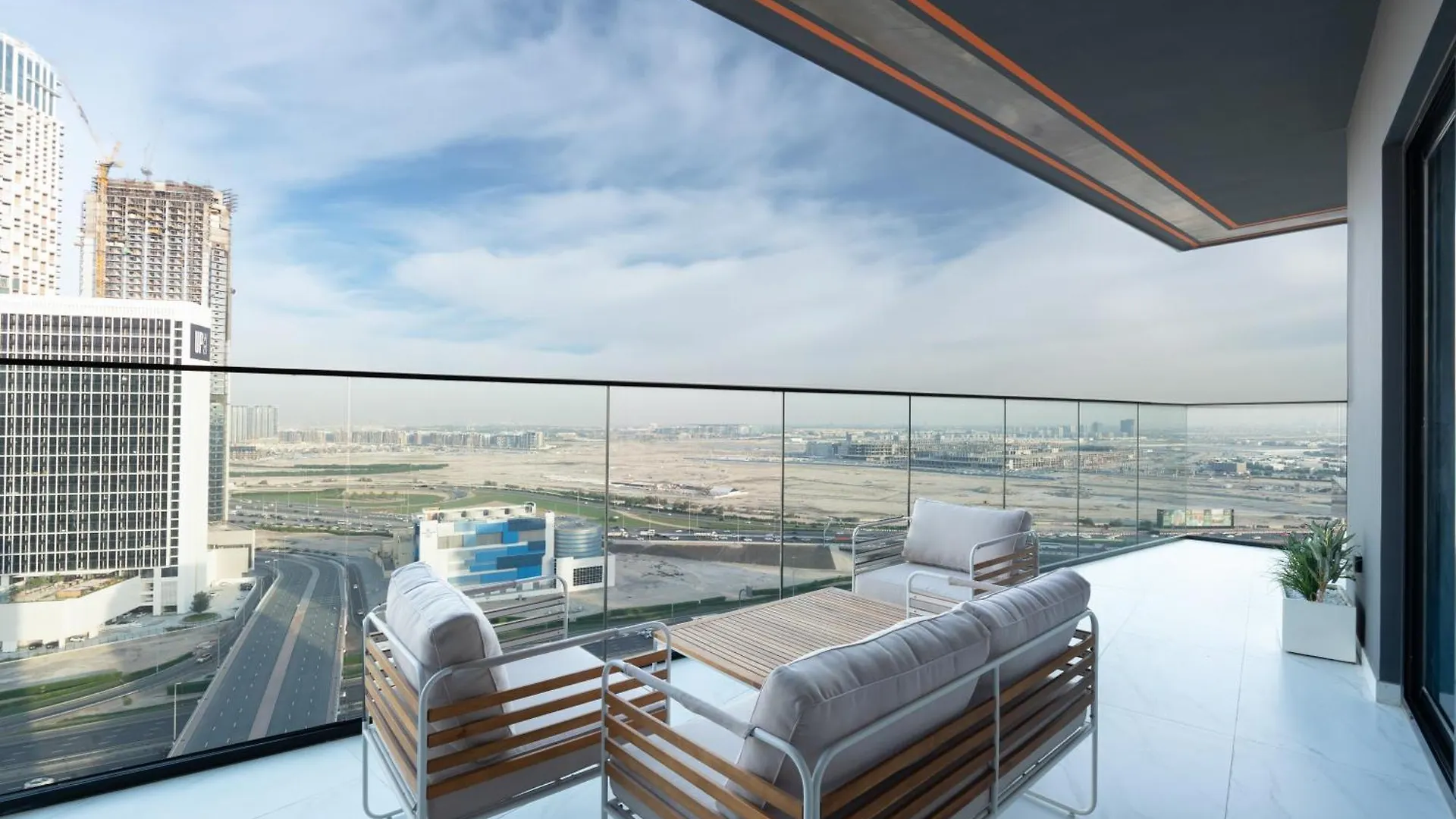 Apartamento Keyrock Living - Luxury Furnished 2 Bedroom In Business Bay With Jacuzzi - Binghatti Canal Dubái Emiratos Árabes Unidos