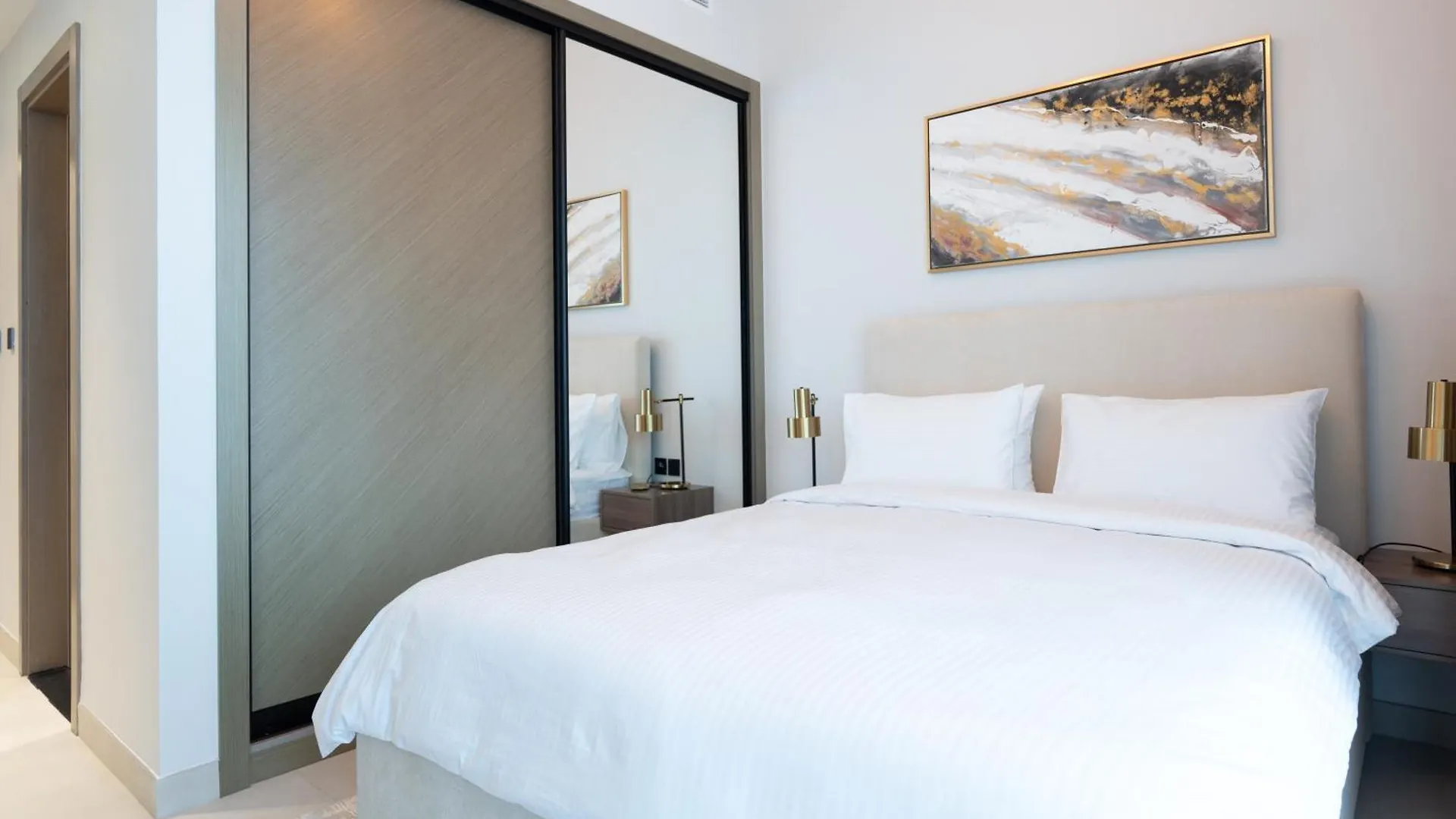 Keyrock Living - Luxury Furnished 2 Bedroom In Business Bay With Jacuzzi - Binghatti Canal Dubái 0*,  Emiratos Árabes Unidos