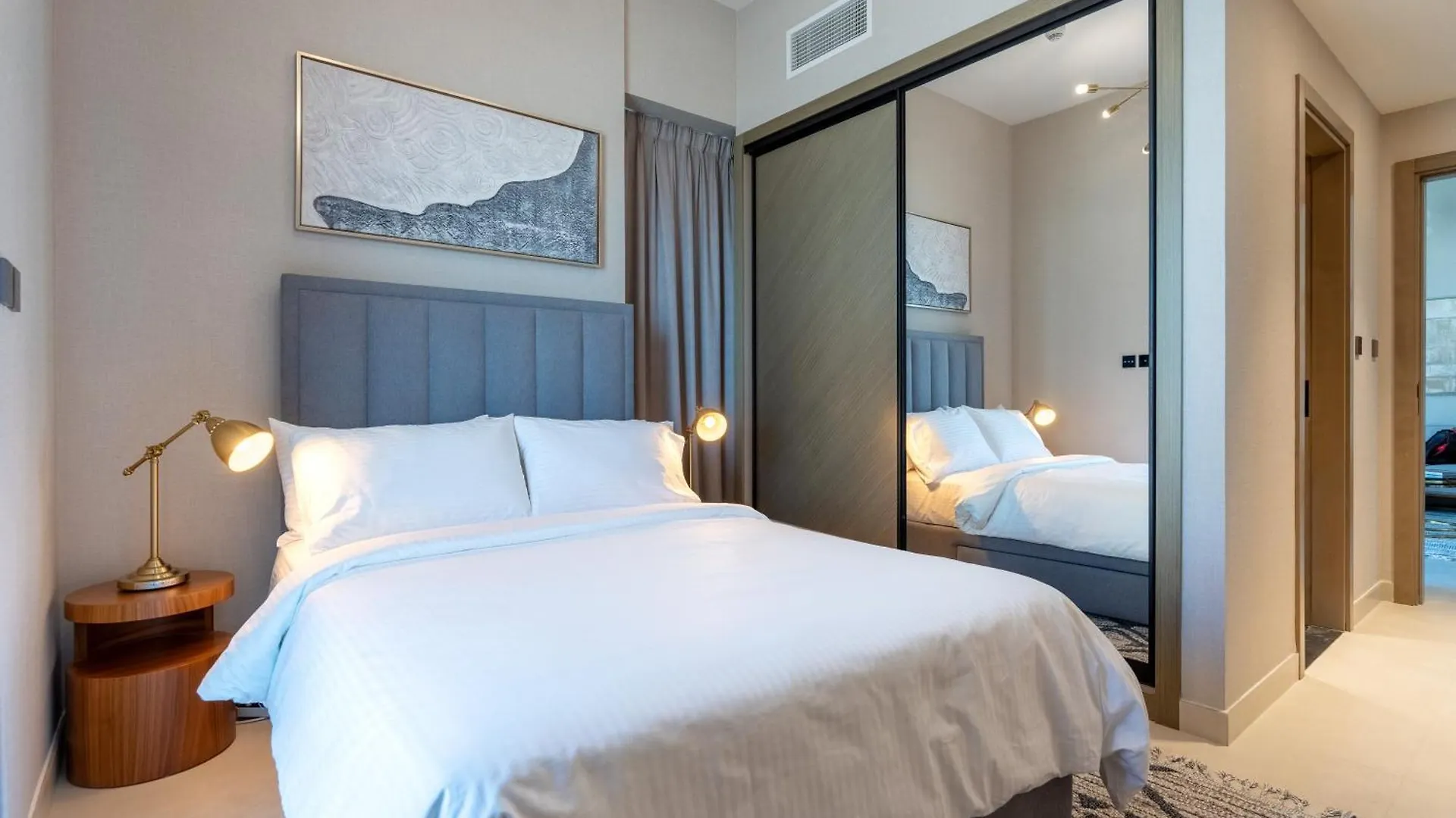 Apartamento Keyrock Living - Luxury Furnished 2 Bedroom In Business Bay With Jacuzzi - Binghatti Canal Dubái Emiratos Árabes Unidos