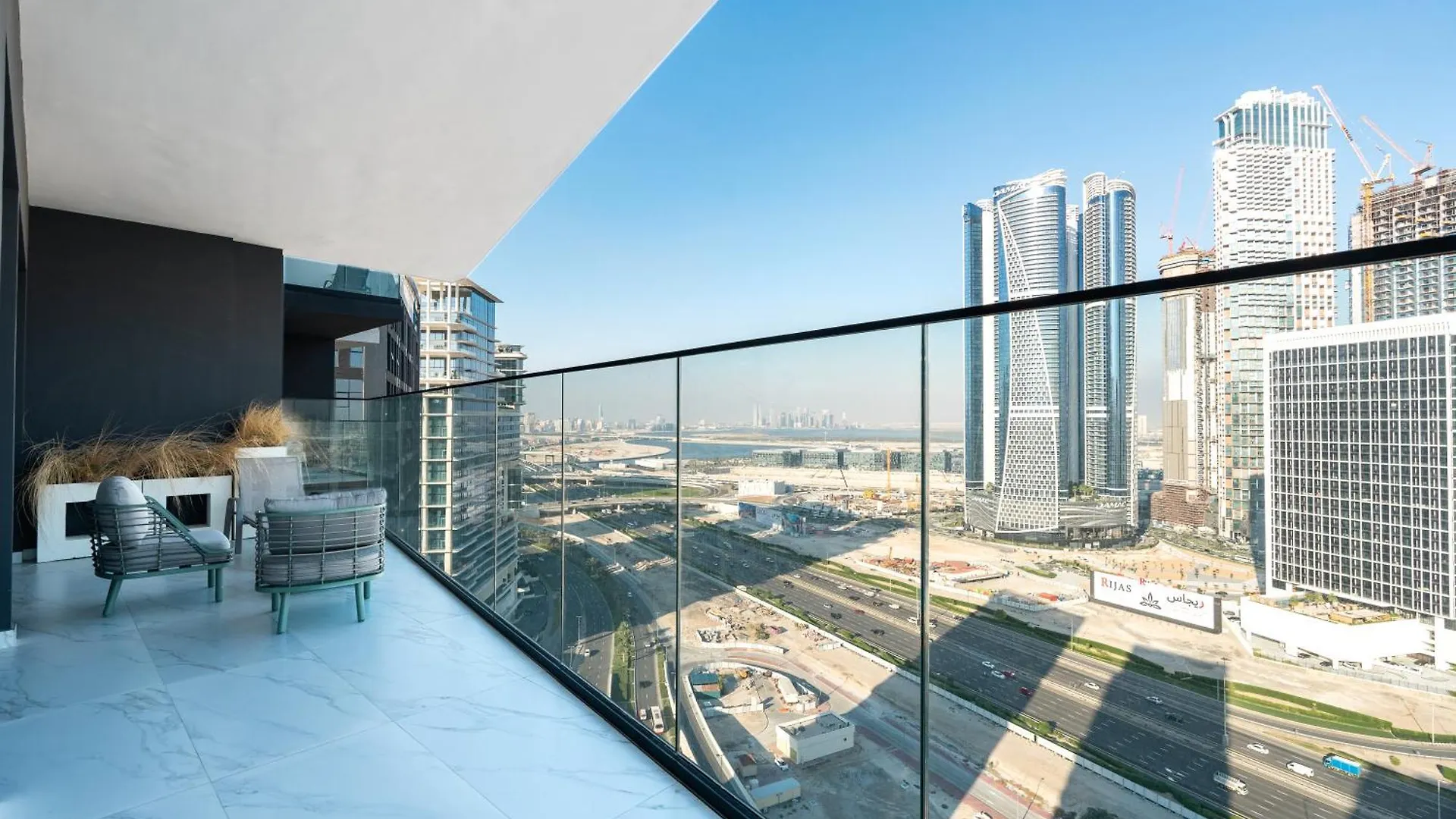Apartamento Keyrock Living - Luxury Furnished 2 Bedroom In Business Bay With Jacuzzi - Binghatti Canal Dubái