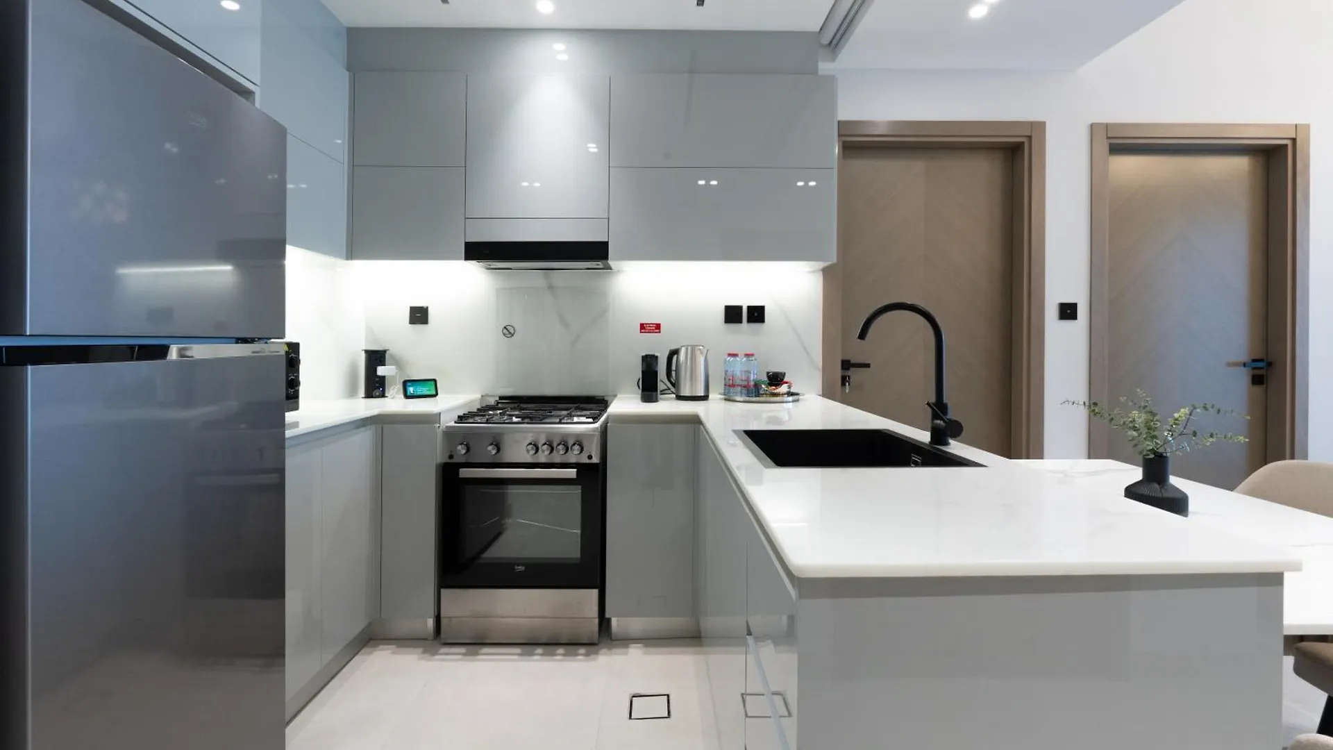 Keyrock Living - Luxury Furnished 2 Bedroom In Business Bay With Jacuzzi - Binghatti Canal Dubái 0*,  Emiratos Árabes Unidos