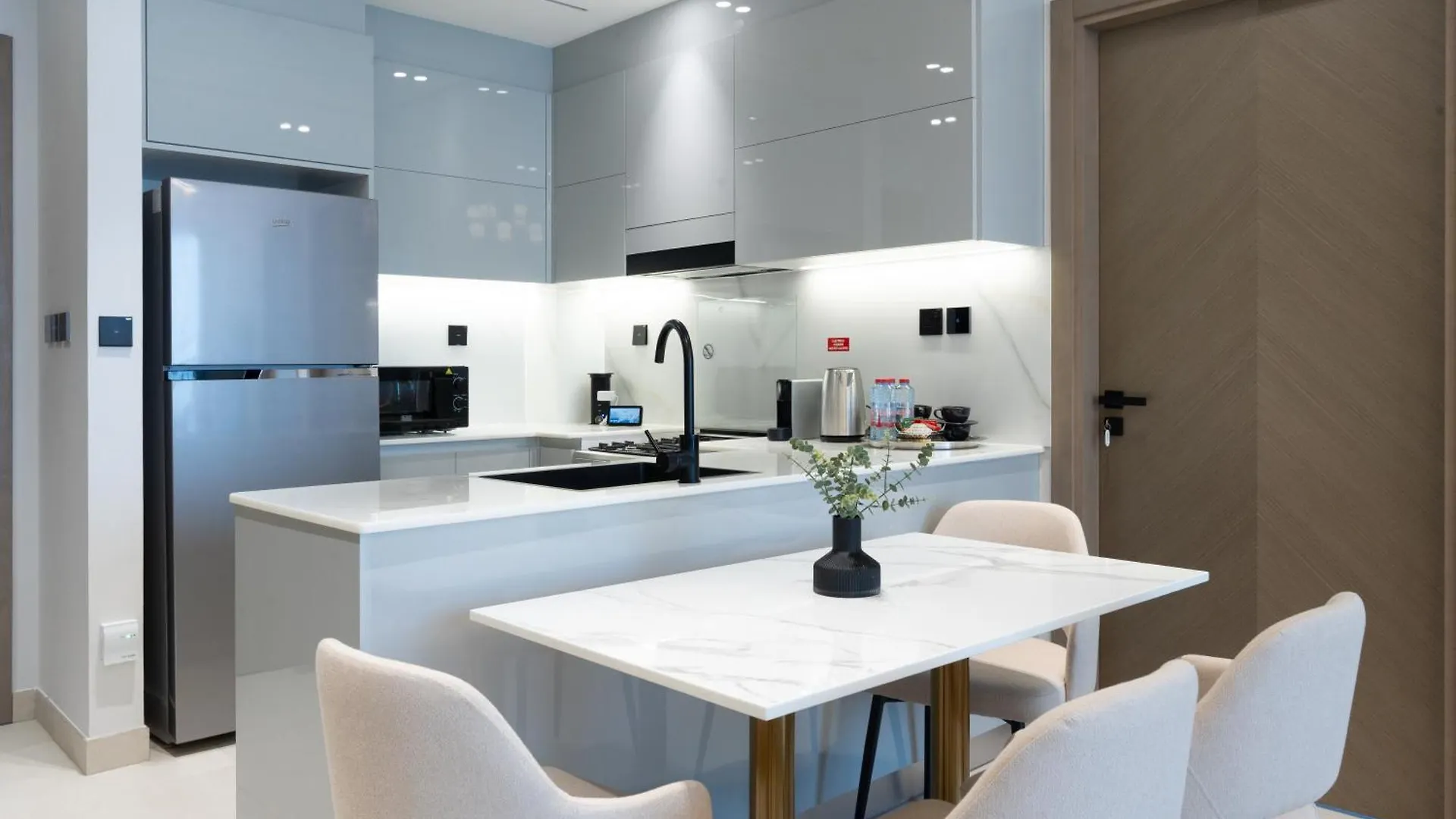 Keyrock Living - Luxury Furnished 2 Bedroom In Business Bay With Jacuzzi - Binghatti Canal Dubái Apartamento