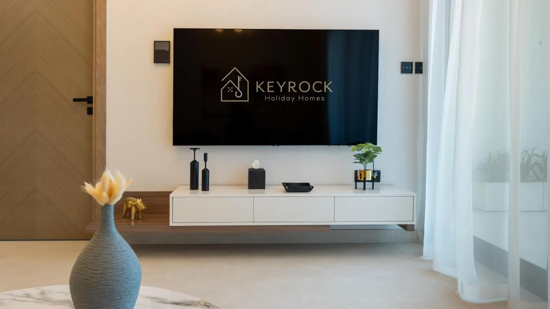 Apartamento Keyrock Living - Luxury Furnished 2 Bedroom In Business Bay With Jacuzzi - Binghatti Canal Dubái