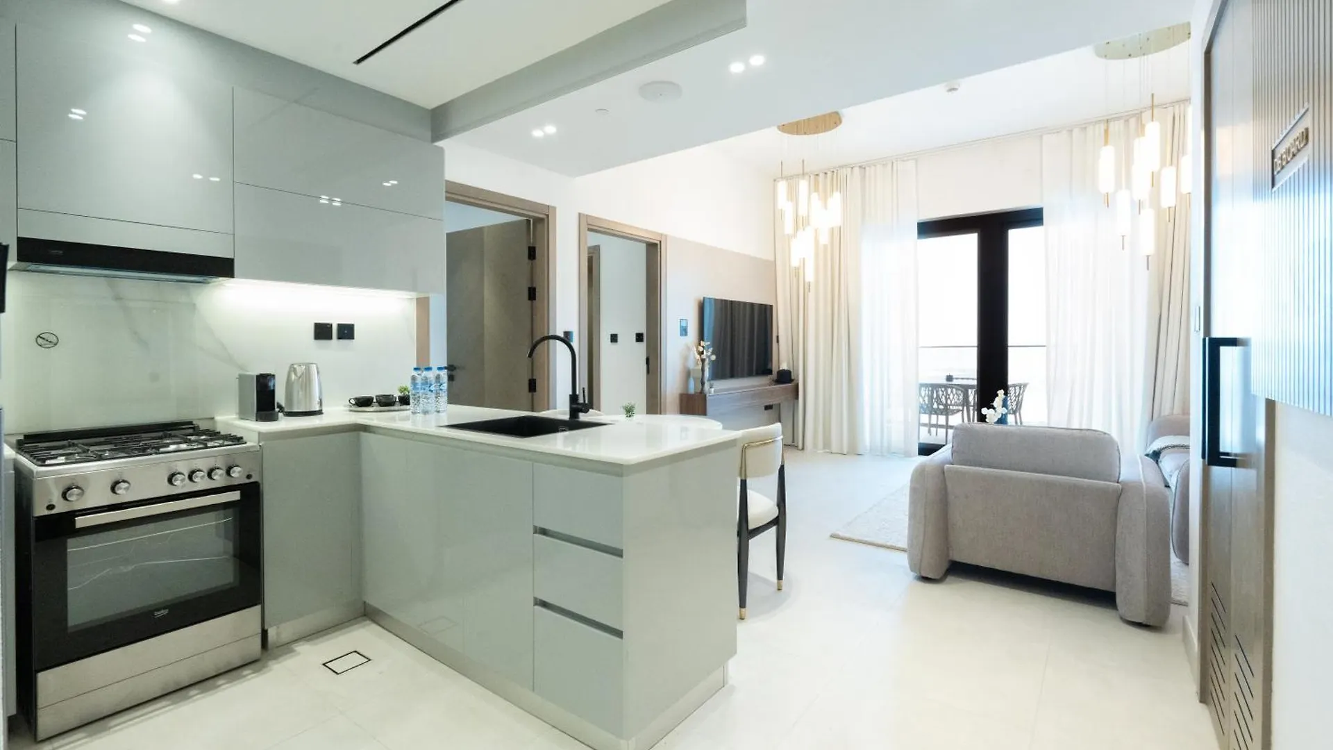 Keyrock Living - Luxury Furnished 2 Bedroom In Business Bay With Jacuzzi - Binghatti Canal Dubai 0*,