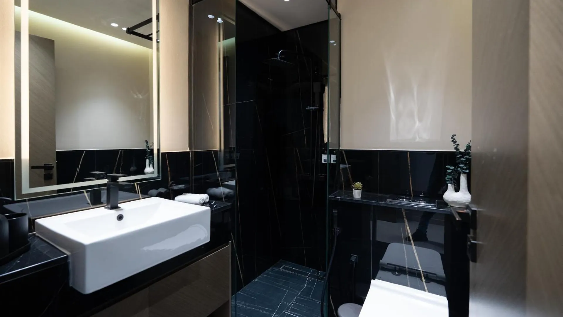 Keyrock Living - Luxury Furnished 2 Bedroom In Business Bay With Jacuzzi - Binghatti Canal Dubai 0*,