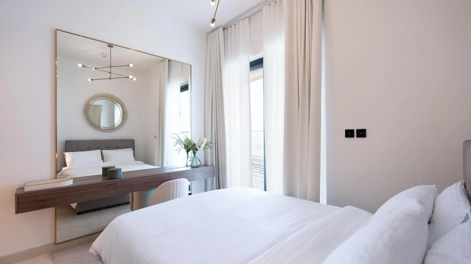 Keyrock Living - Luxury Furnished 2 Bedroom In Business Bay With Jacuzzi - Binghatti Canal Dubai 0*,  Verenigde Arabische Emiraten