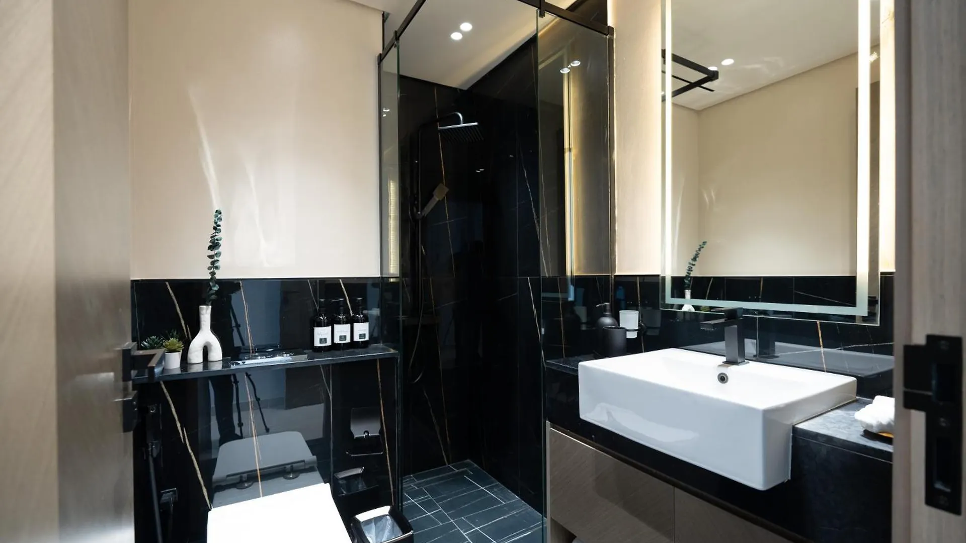 Keyrock Living - Luxury Furnished 2 Bedroom In Business Bay With Jacuzzi - Binghatti Canal Dubai