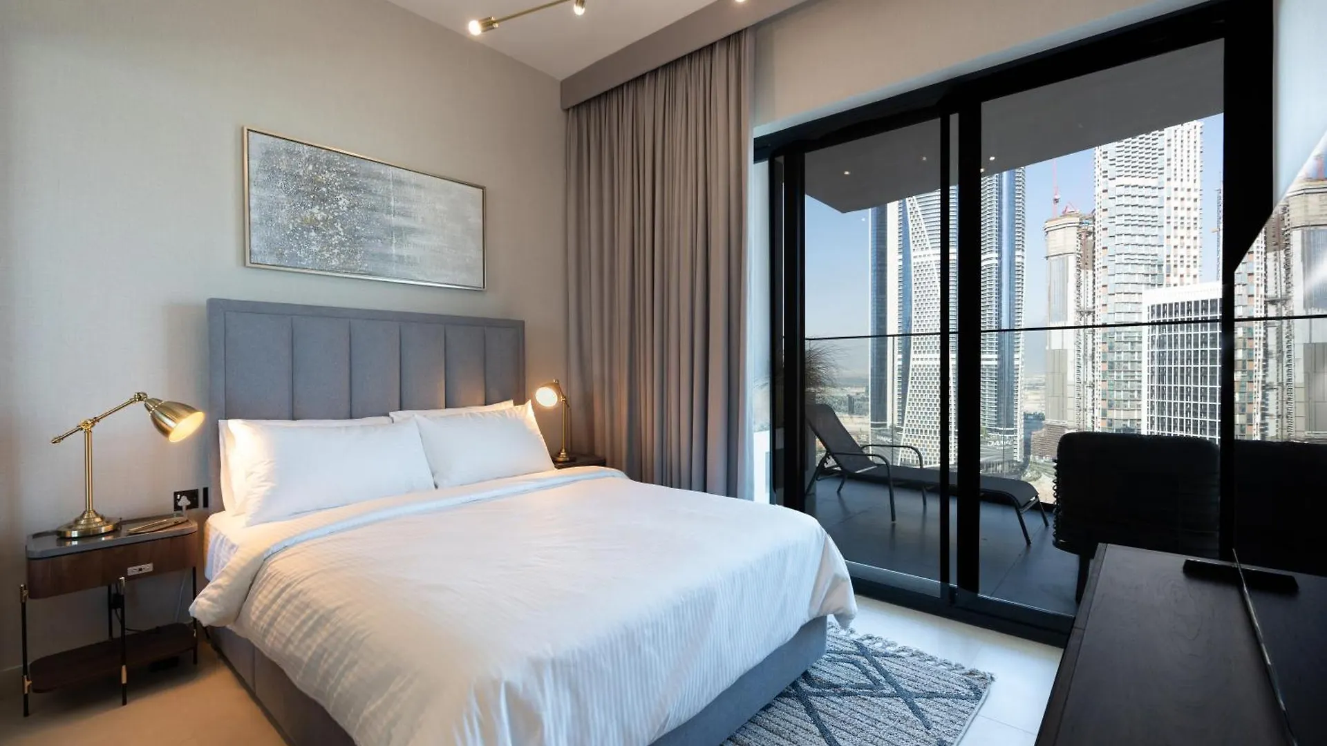 Keyrock Living - Luxury Furnished 2 Bedroom In Business Bay With Jacuzzi - Binghatti Canal Dubai 0*,